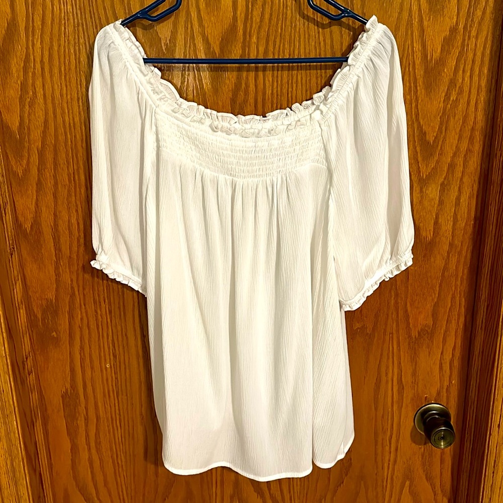 Torrid size 2 white rayon/polyester blend top. Only worn once.